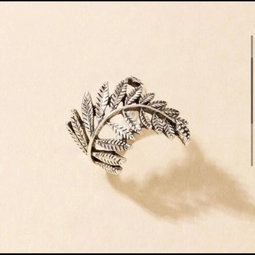 LAST ONE in this listing: Antique women’s silver leaf ring - Picture 2 of 4